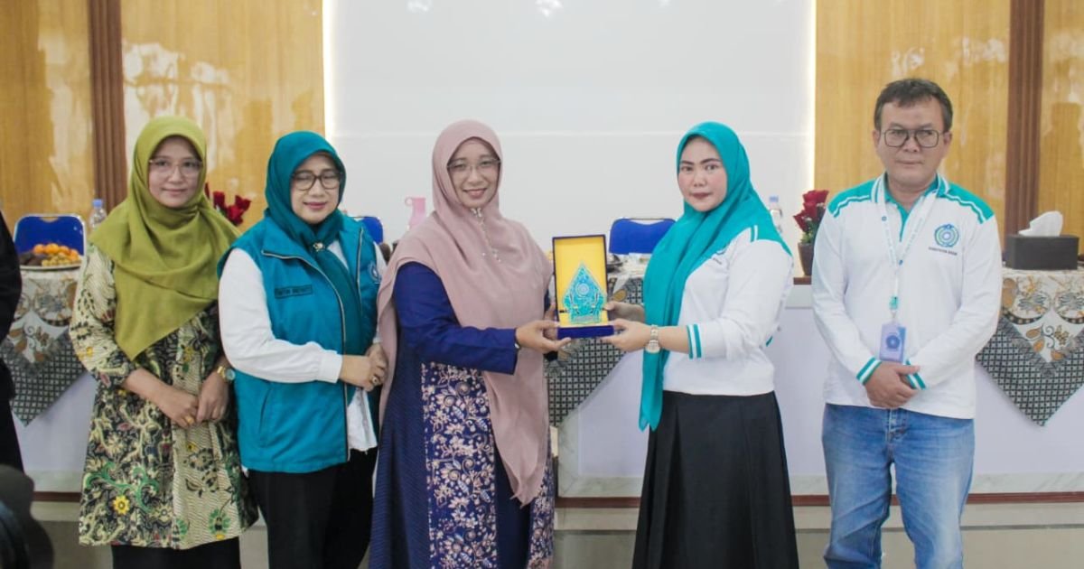 Peduli Sesama, TP PKK Kabupaten Bogor Serahkan Bantuan Untuk Bantu Warga Terdampak Bencana di Kabupaten Bandung