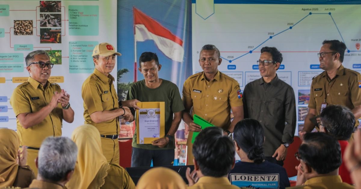 10 Tahun Konsisten Jaga Kebersihan Lingkungan, Pemkot Beri Penghargaan Kepada Dede