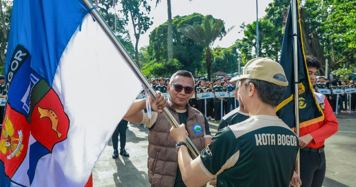 Dedie Rachim Kukuhkan Kontingen Kota Bogor Untuk Porprov Jabar 2026, Target 100 Emas