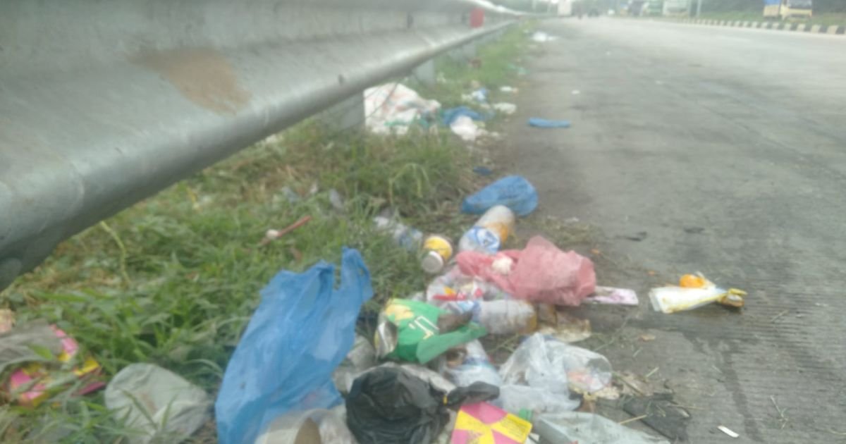 Exit Tol Lima Puluh Kisaran Jl Arah Perdagangan Jadi Ajang Buang Sampah Bersama