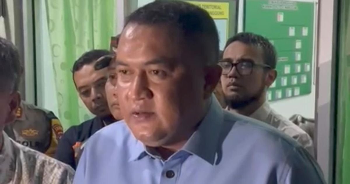 Ket  Foto  : Bupati Bogor Rudy Susmanto bersama Forum Koordinasi Pimpinan Daerah (Forkopimda) Kab.Bogor meninjau langsung lokasi munculnya asap di area PT Aneka Tambang (Antam)Nanggung, Kabupaten Bogor Rabu (14/1/26)