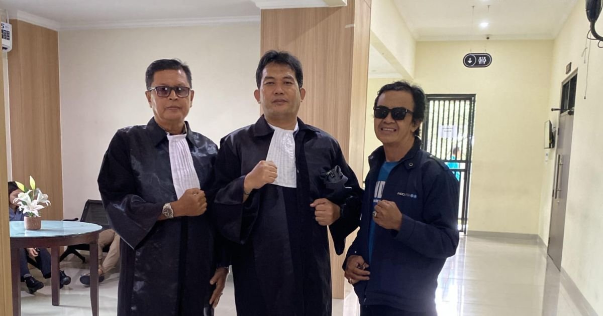 Miris ! Berhenti Di Depan Mako Brimob Demi Angkat Telepon, Pengantar Galon Dituntut 10 Bulan Penjara ?