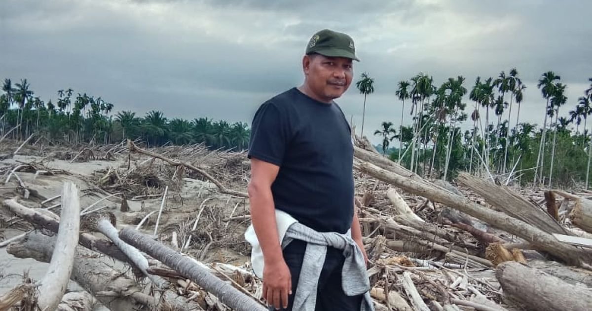 Ket Foto: Anwar Rabo,Korban Banjir Bandang Merangkap Relawan