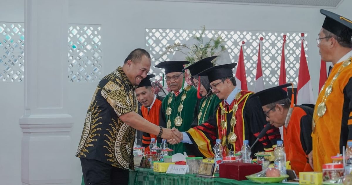 Hadiri Wisuda XXXV UNA, Bupati Baharuddin Tekankan Peningkatan Kualitas Generasi Muda