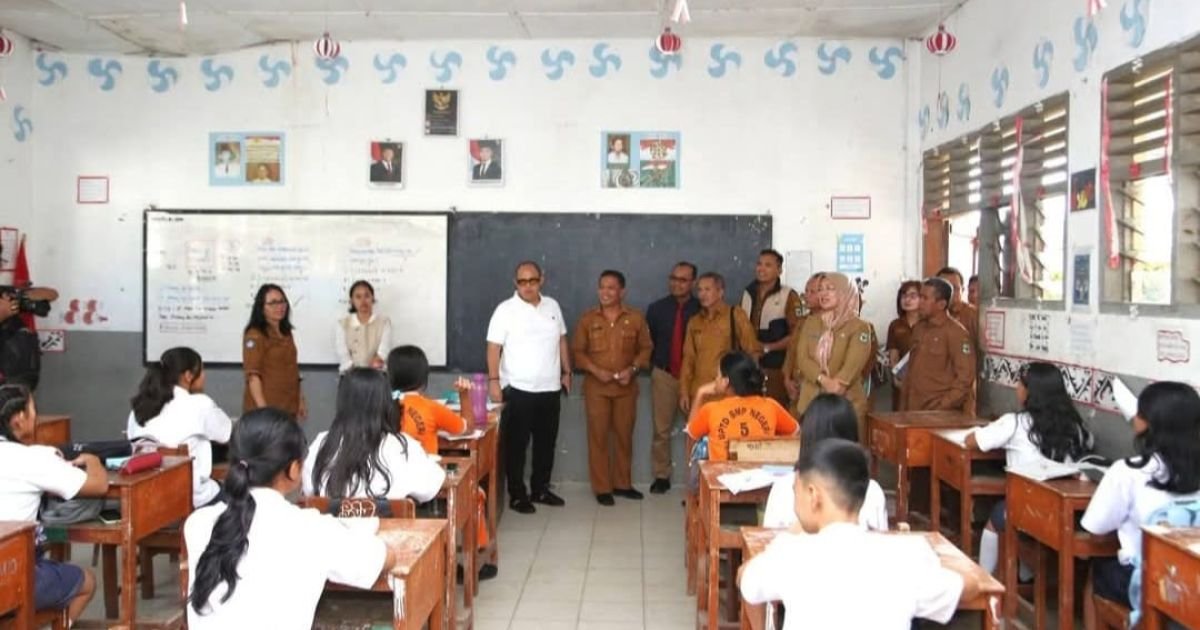 Wali Kota Wesly Diwakili Sekda Junaedi Sitanggang Tinjau Program Bimbel Tambahan di SMPN 5