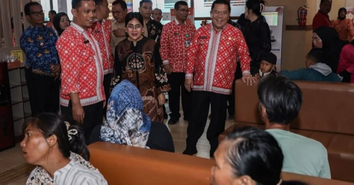 Wali Kota Wesly Silalahi dan Ny Liswati Tinjau MPP di Ramayana dan Berkeliling Gerai