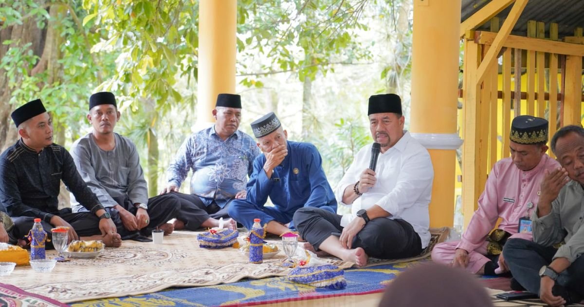 Bupati Batu Bara Hadiri Dzikir Dan Doa Bersama serta Serahkan Santunan kepada 100 Anak Yatim Di Desa Kwala Gunung
