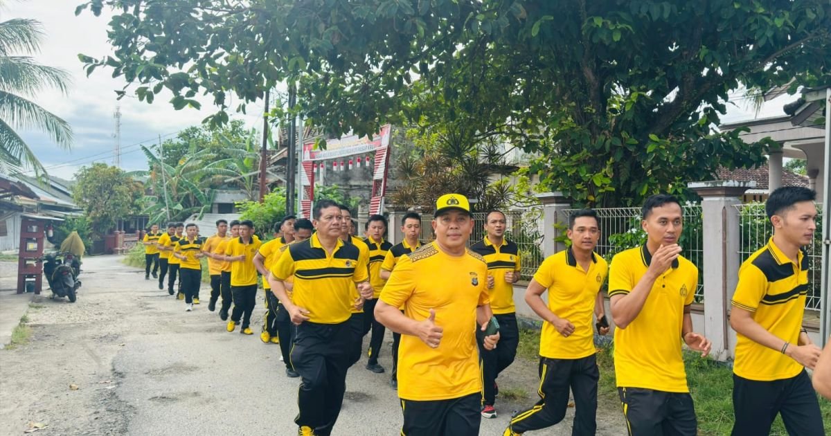 Jaga Kebugaran dan Soliditas Seluruh Personil Bersama Wakapolres Pesisir Barat Krui Lampung