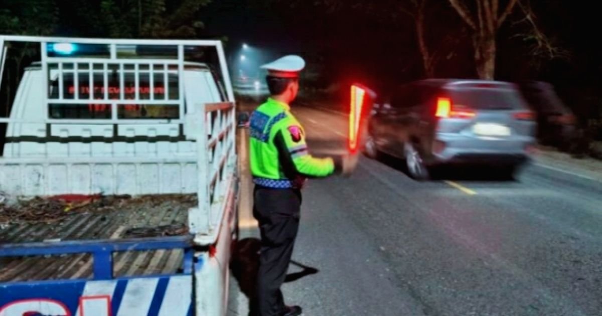 Satlantas Polres Batu Bara Laksanakan Kegiatan Patroli Blue Light Pada Malam Hari Ciptakan Kamseltibcarlantas