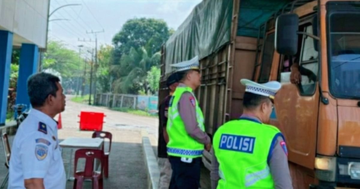 Satlantas Polres Batu Bara dan Dishub Tertibkan Kendaraan Muatan Berlebih  Dalam Oprasi Toba 2026