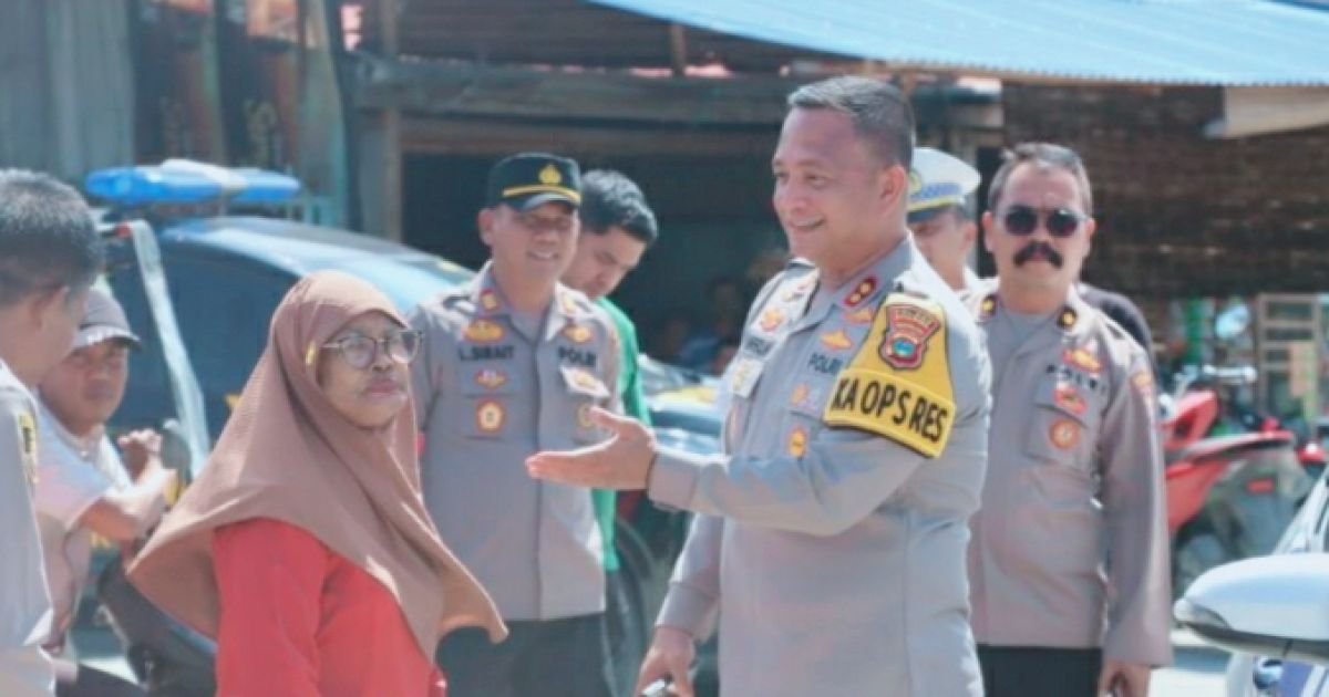 Kapolres Batu Bara Ajak Warga Medang Deras Perangi Narkoba Lewat Kegiatan Sambang Dan Berbagai Makan Siang