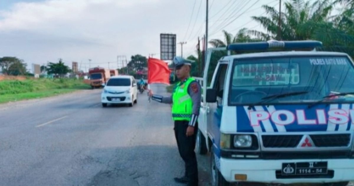 Satlantas Polres Batu Bara Laksanakan Kegiatan Patroli Dan Kibas Bendera Guna Kelancaran Lalin