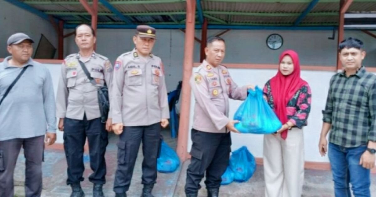 Hari Kedua Bulan Suci Ramadhan Jajaran Kapolsek Dan Polres Batu Bara Berbagi Di Jumat Berbagi