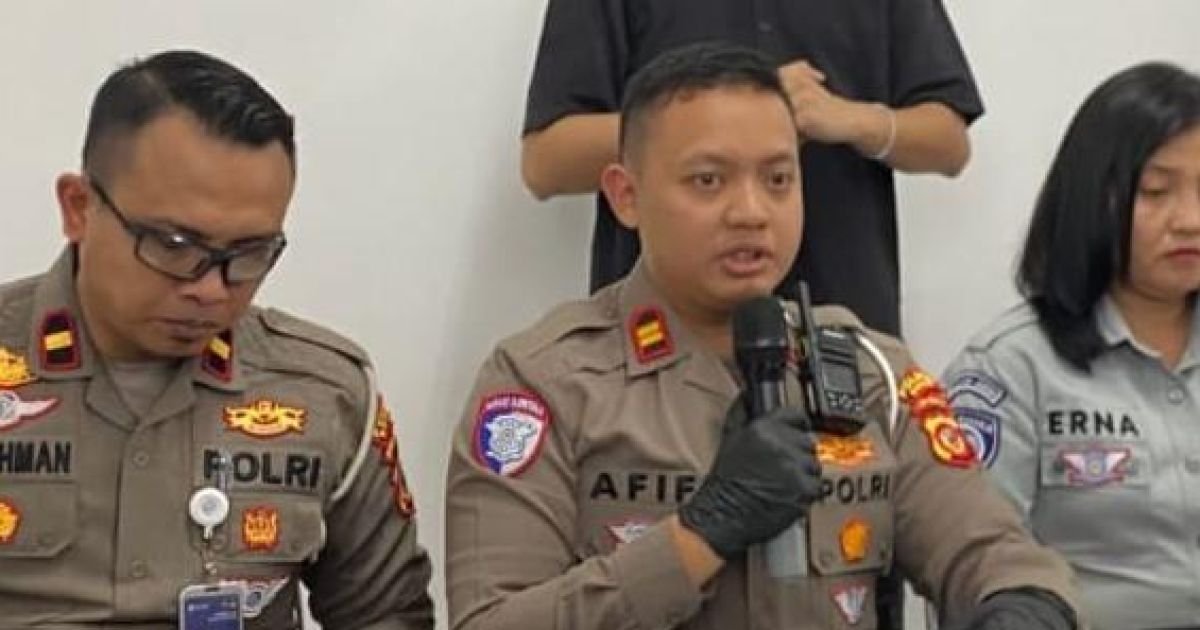 Ket Foto  : dai Kiri Kanit Gakum,tengah Kasat Lantas Polres Bogor IPTU Afif Widhi Ananto, S.Tr.K., S.I.K., M.H dan petugas Jasaharja