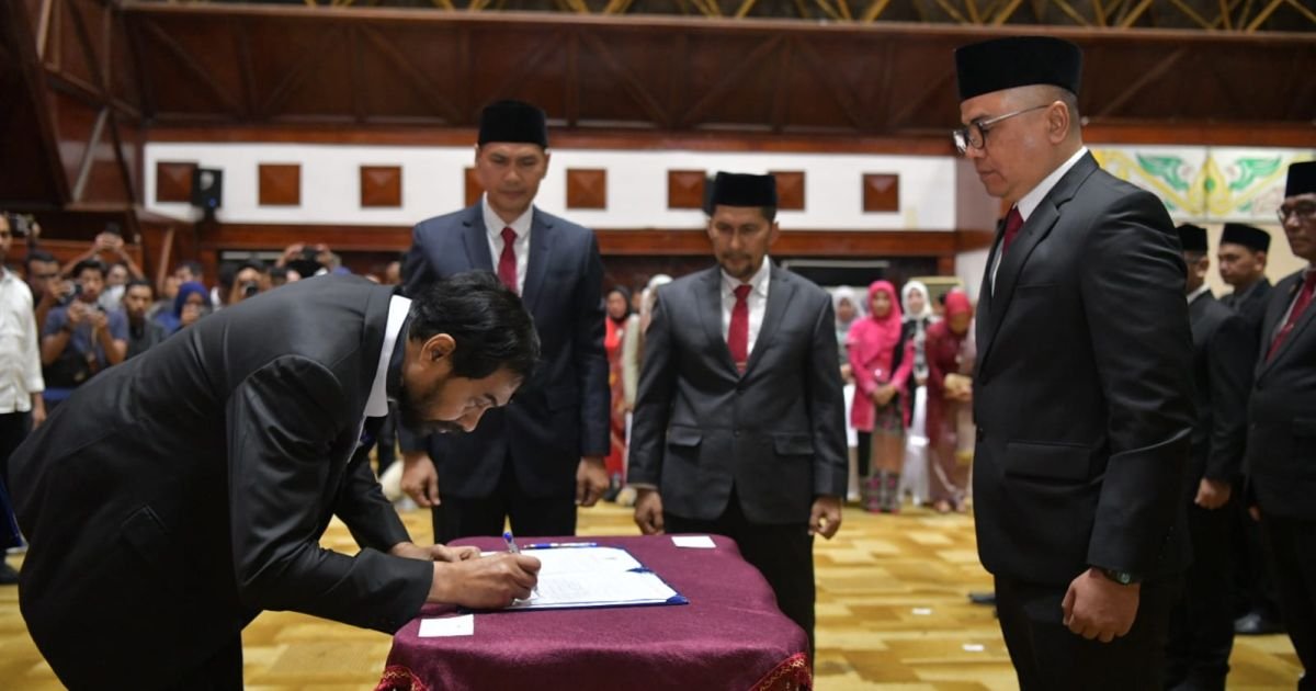 Muzakir Manaf Lantik 25 Pejabat Eselon II, Tegaskan Percepatan Kinerja dan Realisasi Anggaran 2026