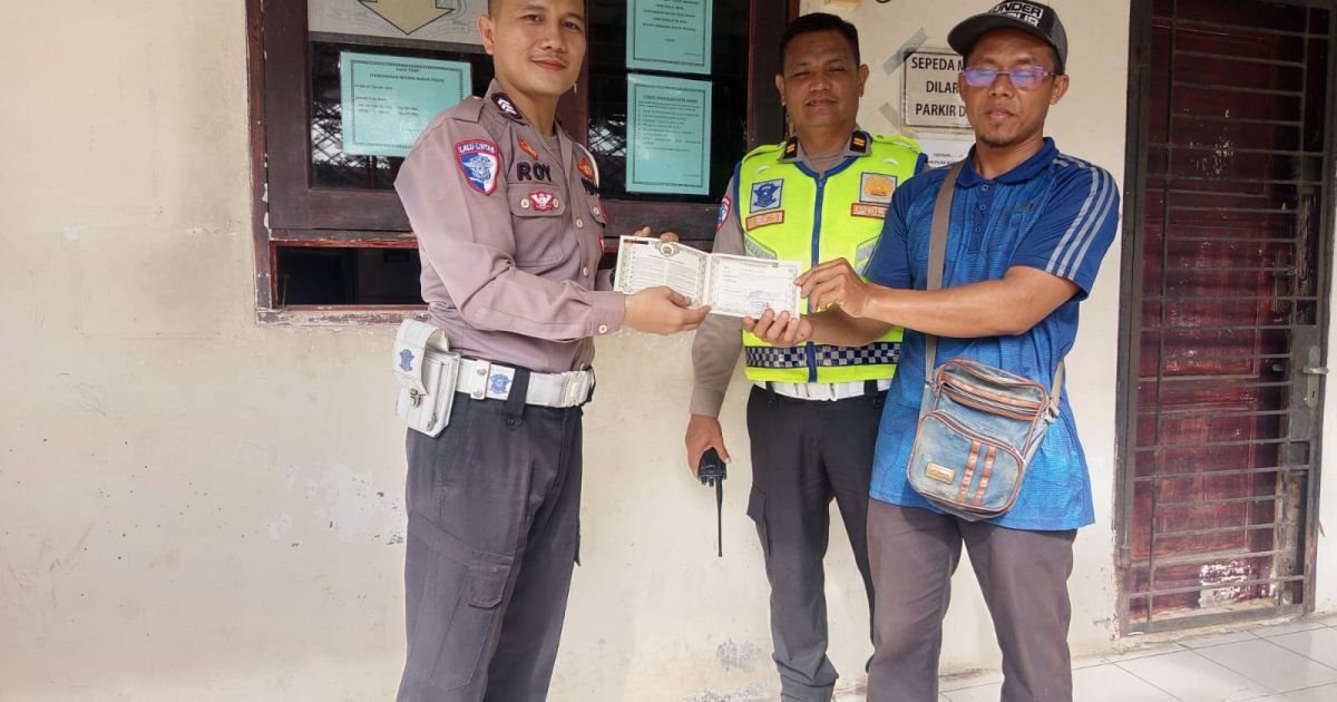 Satlantas Polres Pematang Siantar Gelar Pelayanan Prima,  Menyapa Di Satpas Pada Bulan Ramadhan