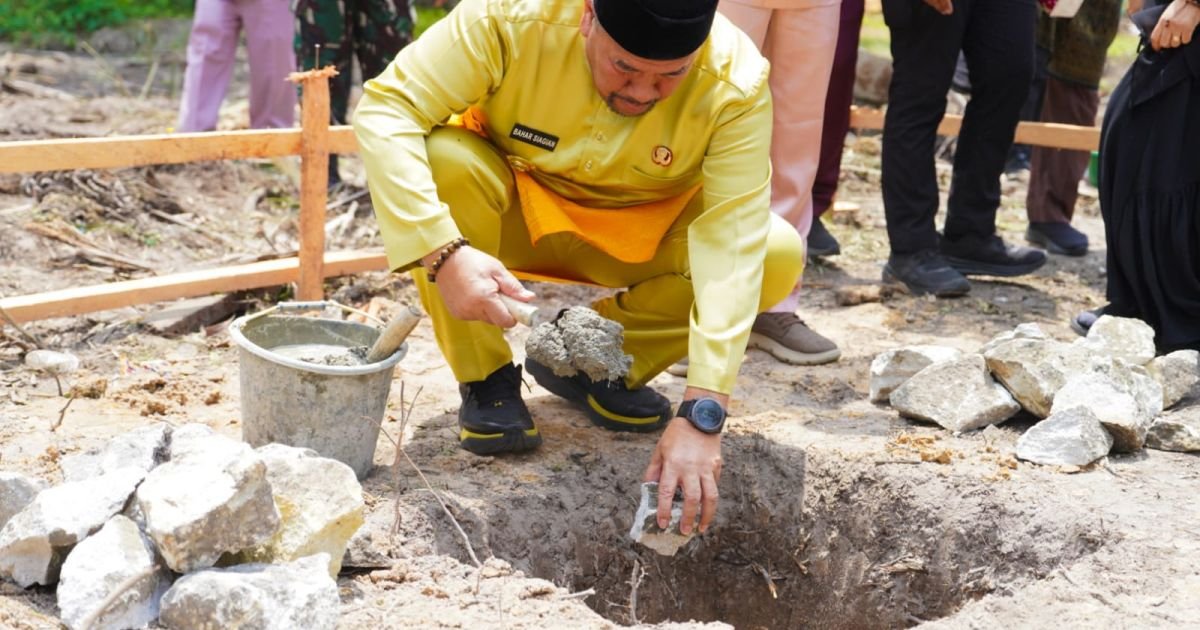 Bupati Batu Bara Letakkan Batu Pertama Pembangunan Rumah Tahfiz Di Desa Pulau Sejuk
