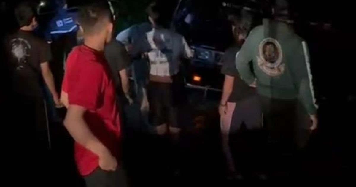 Penambalan Jalan Ace Tabrani Dinilai Tak Menyeluruh, Mobil Losbak Terperosok di Cibeber-Malasari