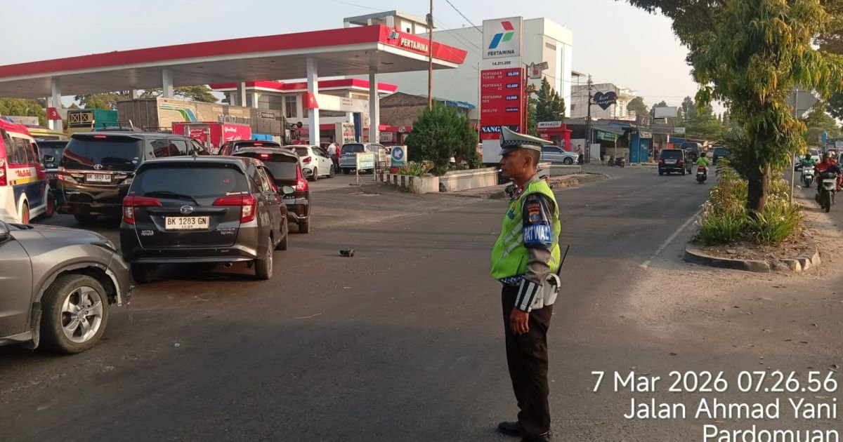 Cegah Keributan, Polisi Jaga SPBU Imbas Kelangkahan BBM Di Pematang Siantar