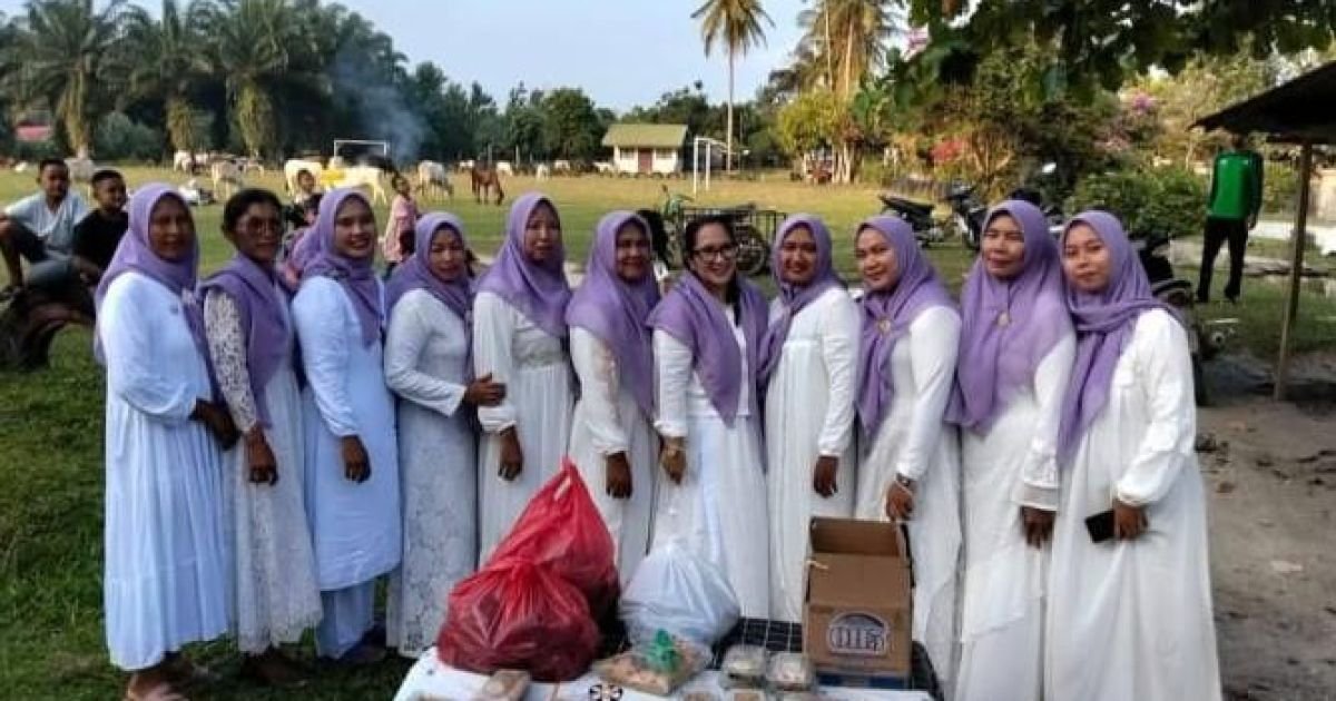 Asisten Afdeling Vl PTPN IV Regional ll Kebun Bah Jambi Dan IKBI Bagikan Takjil Gratis