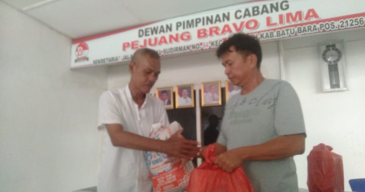 V Oktapianus S SH Ketua Bravo 5 Batu Bara Jelang Hari Raya Idul Fitri 1446 H Berbagi Untuk Wartawan Dan LSM