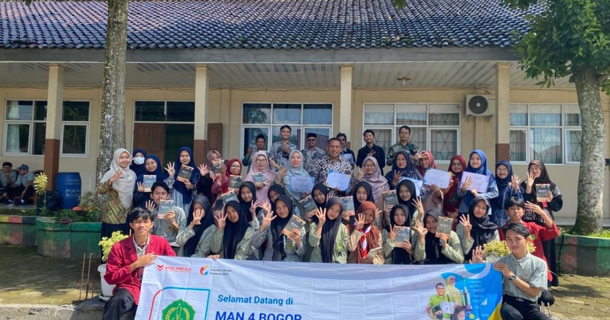 Wujudkan Budaya Literasi, MAN 4 Bogor Terbitkan Antologi Puisi “Debu Kapur”