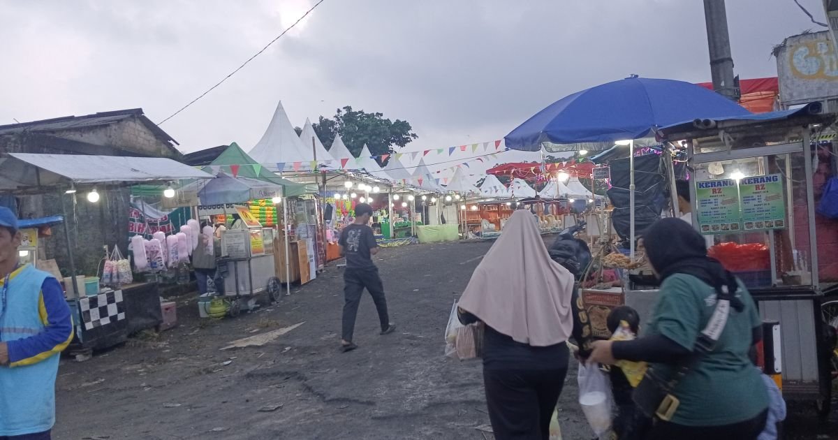 Dianggap Biang Kemacetan, Pasar Malam di Jalan Raya Ciawi-Bogor Dikeluhkan