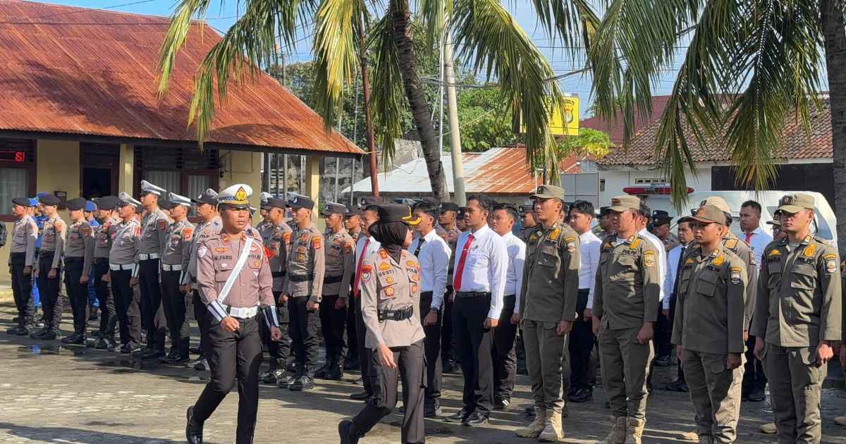 Kapolres Pesisir Barat Pimpin Apel Gelar Pasukan Operasi Ketupat Krakatau Tahun 2026