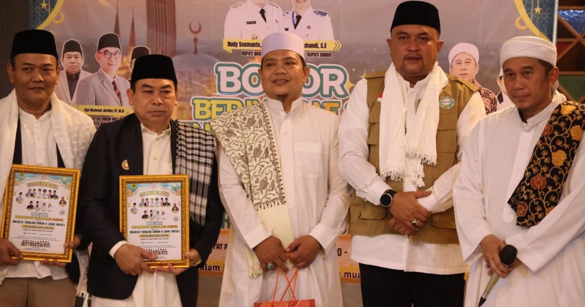 Bupati Bogor Laksanakan I’tikaf dan Shalat Tahajud Bersama Ulama dan Masyarakat di 10 Hari Terakhir Ramadan