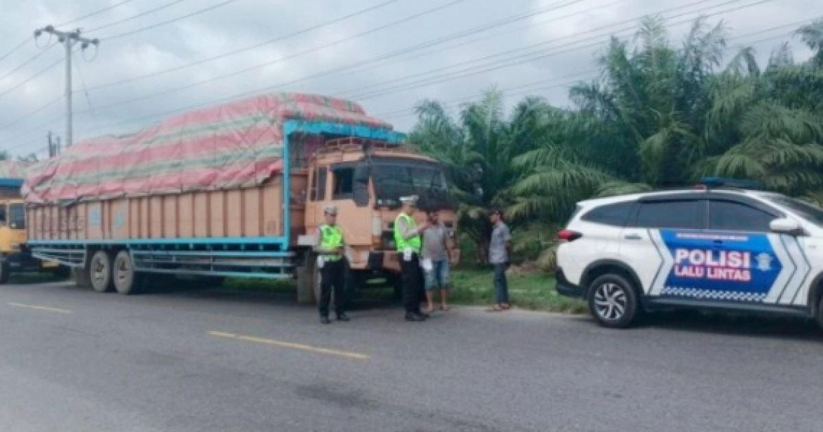 Sosialisasikan  Larangan Kendaraan Sumbu Tiga selama Beroperasi  Ketupat Toba 2026 Oleh Satlantas Polres Batu Bara