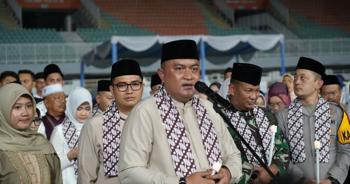 Bersama Masyarakat Bupati Bogor Rudy Susmanto Rayakan Malam Takbiran dengan Pawai Obor