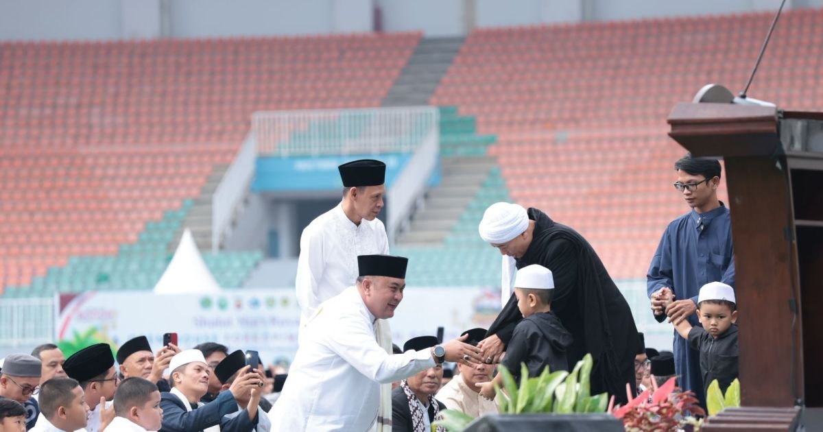 Puluhan Ribu Masyarakat Padati Stadion Pakansari Untuk Shalat Idul Fitri dan Pesta Rakyat Bersama Bupati Bogor
