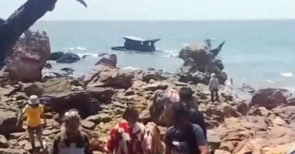 Pol Airud Evakuasi 52 Penumpang Kapal Wisata Karam Di Perairan Pulau Salah Nama Batu Bara