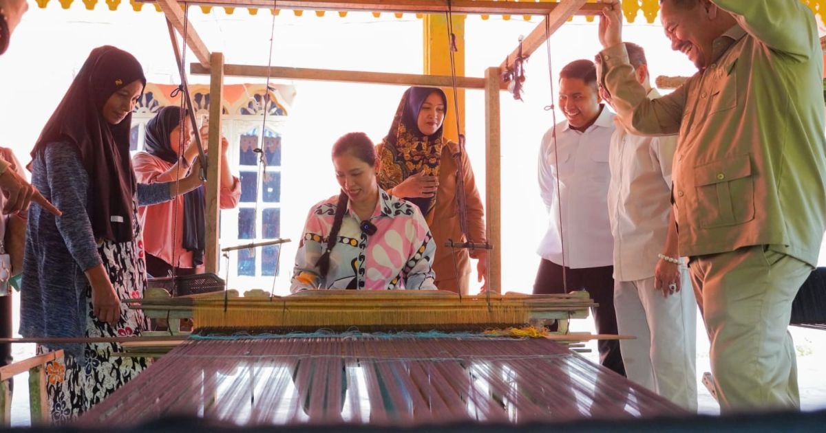 Bupati Batu Bara Tinjau Kampung Tenun “Tonun”, Perkuat Eksistensi Songket Batu Bara di Kancah Dunia
