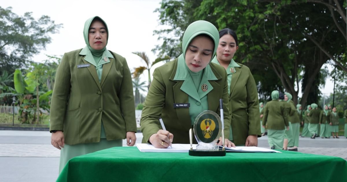 Ketua Persit KCK Cabang XXXV Dim 0208 Pimpin Ziarah Rombongan di TMP Kisaran