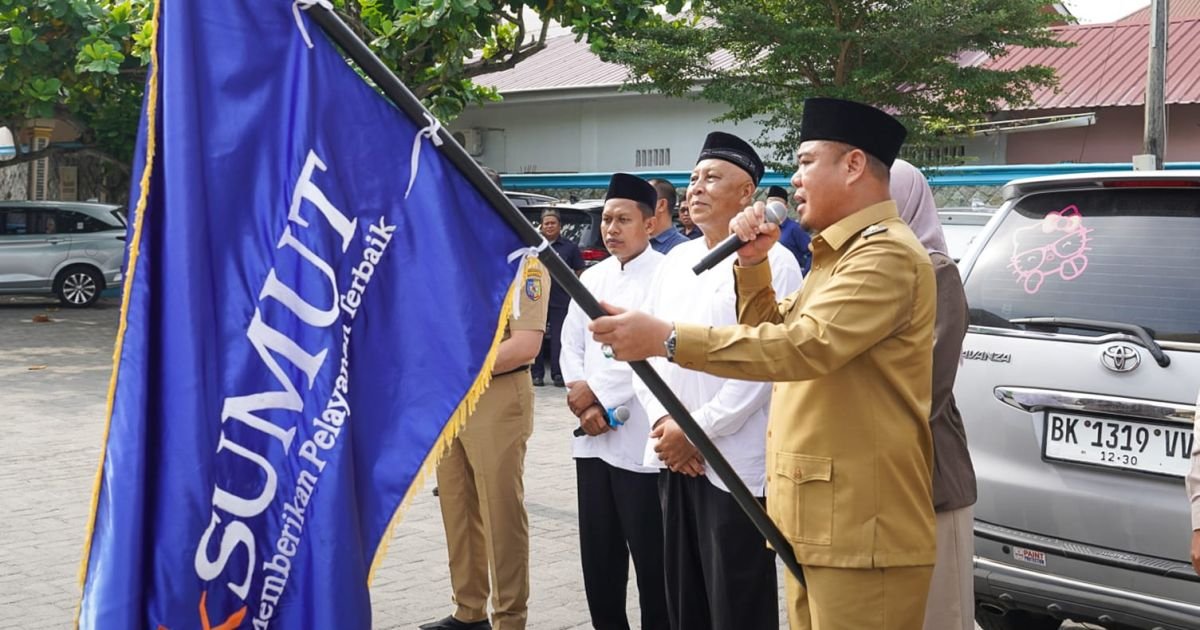 Lepas Peserta Manasik Haji Akbar Bank Sumut, Wabup Syafrizal Tekankan Kesiapan Fisik Jemaah