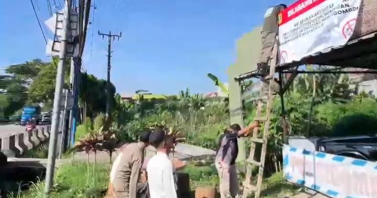 Camat Cigombong Pasang Spanduk Larangan Penjualan Obat Terlarang dan Narkotika