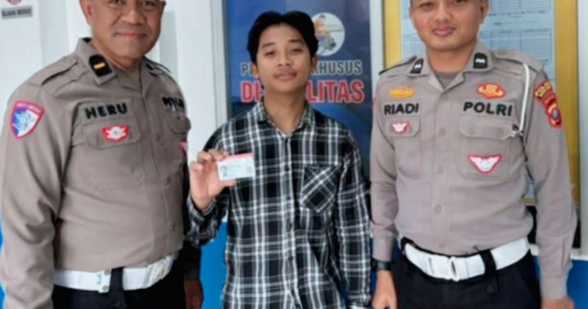 KBO Satlantas Polres Batu Bara Ipda Heru Siagian Lakukan Pengawasan Satpas Pastikan Pelayanan Sesuai SOP