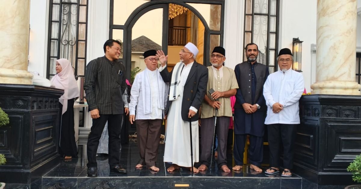 Gus Sholeh Gelar Pengajian Akbar, Pererat Silaturahmi dan Santuni Ratusan Jamaah di Kota Wisata Cibubur