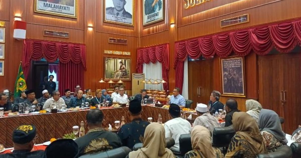 Kades di Bogor Barat Mendesak, Bupati Menunda: CDOB Bogor Barat di Persimpangan Janji