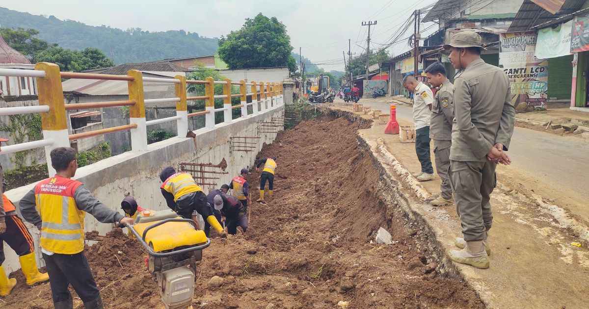 Gercep Pemkab Bogor Percepat Perbaikan Jalan Longsor Cikampak–Gunung Bunder