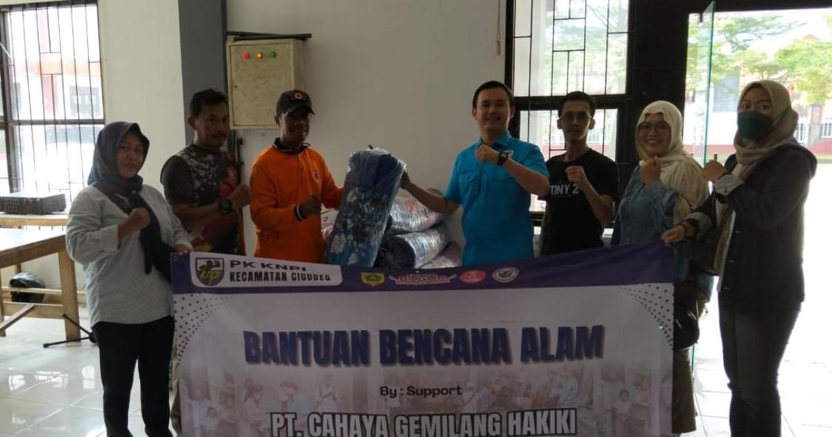 DPK KNPI Cigudeg Terus Bergerak, Kelaborasi Gandeng PT. Cahya Gemilang Hakiki Salurkan Bantuan Kasur untuk Korban Bencana
