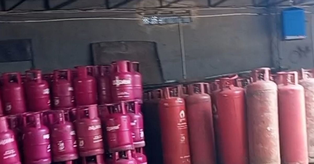 Ket Foto : Gudang Tabung Gas di duga Hasil Oplosan dengan Tabung Gas Subsidi