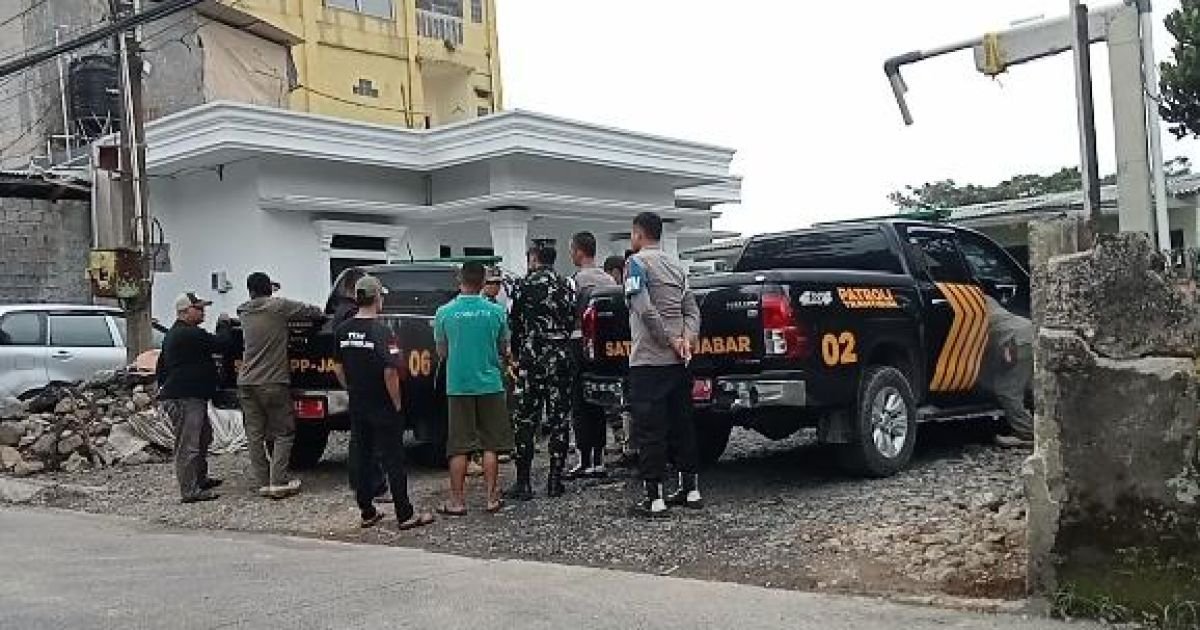 Didampingi Propam Polda, Enam Perusahaan Air Curah di Cijeruk Disegel Satpol PP Jabar