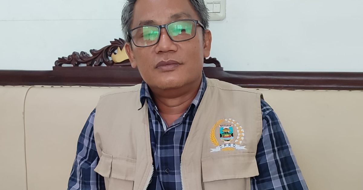 Ket  Foto  : Wakil Ketua I DPRD Kabupaten Pesisir Barat Krui Lampung Mad Muhizar