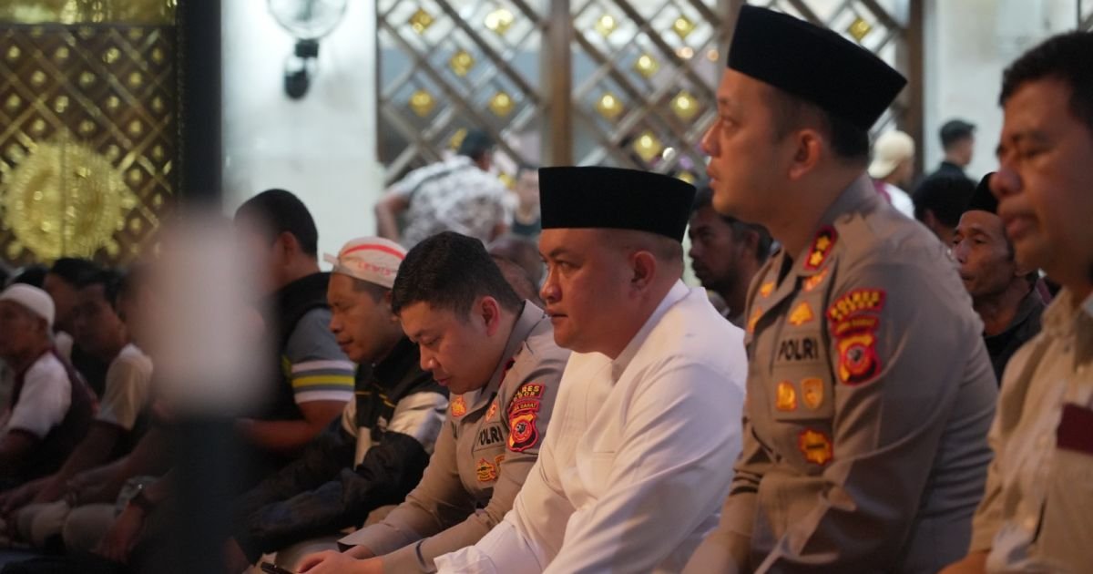 Bupati Bogor Bersama Kapolres Monitoring Keberangkatan 115 Bus Pekerja Dalam Rangka May Day 2026 Di Monas