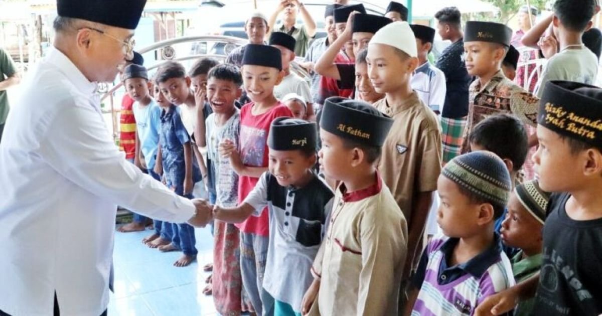 Bupati Simalungun Sholat Jumat Bersama Masyarakat, Perkuat Silaturahmi di Masjid Darussalam