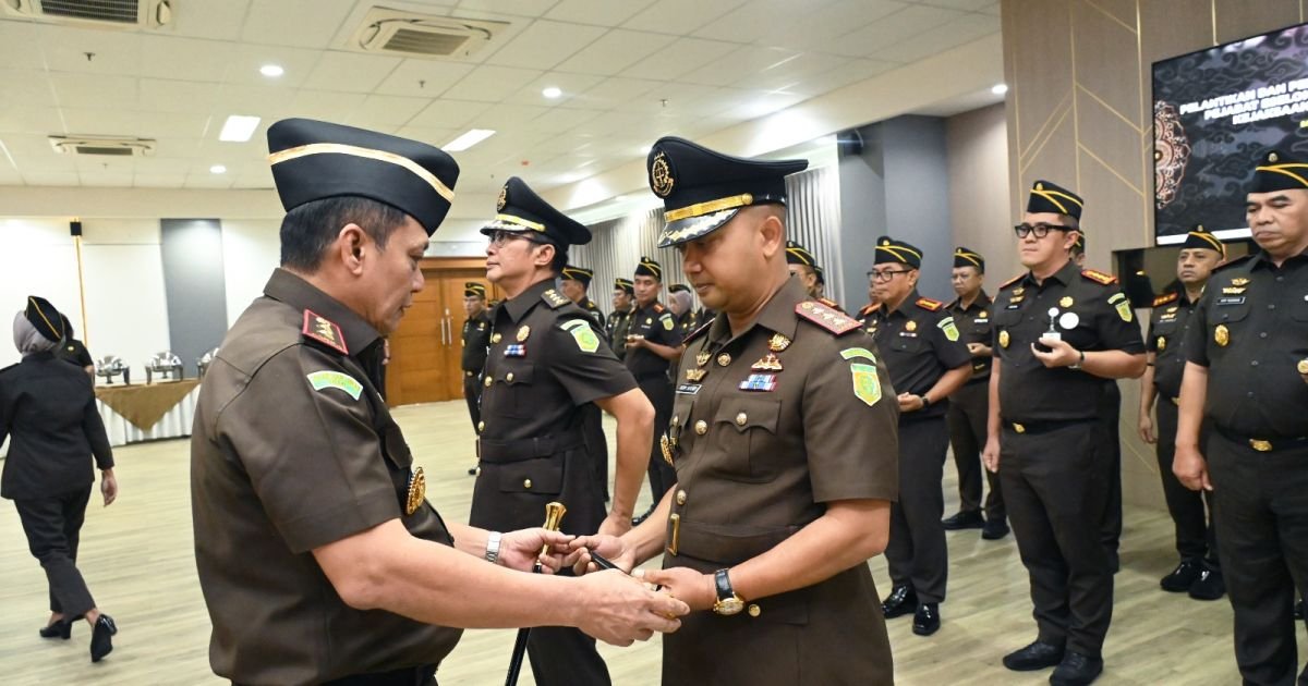 Kejati Jabar Lantik Asisten Intelijen dan Kepala Kejaksaan Negeri Cirebon