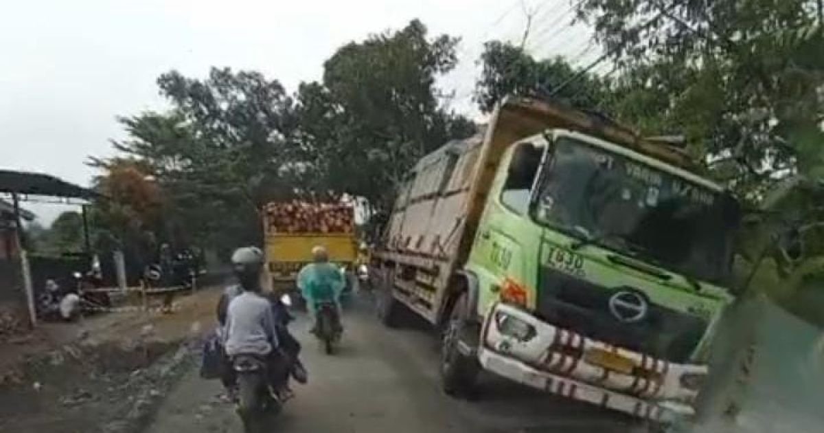 Jalan Labuan Pandeglang Bikin Geleng-Geleng! Macet Parah, Polisi Terapkan Buka-Tutup