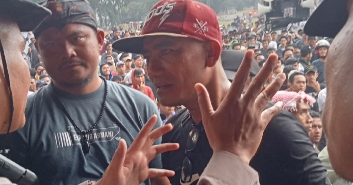Aksi Demontrasi di Cibinong !, Krisis Bogor Barat : Ketika Tambang Ditutup Gubernur Ribuan Rakyat Menjerit